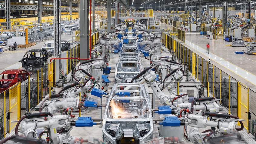 VinFast’s large facility holding a long, entirely robotized assembly line for EV car manufacturing