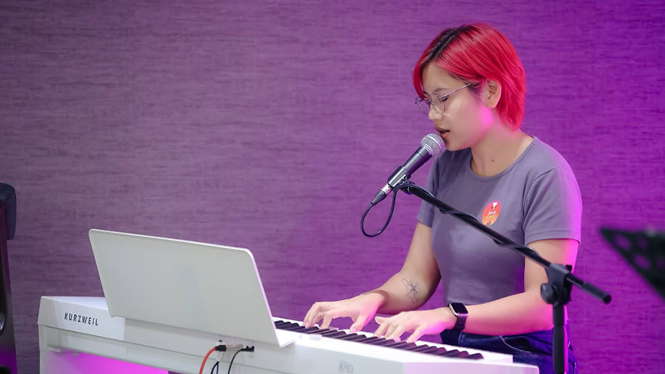 Jace Payackapan singing Aloha in House of Wisdom