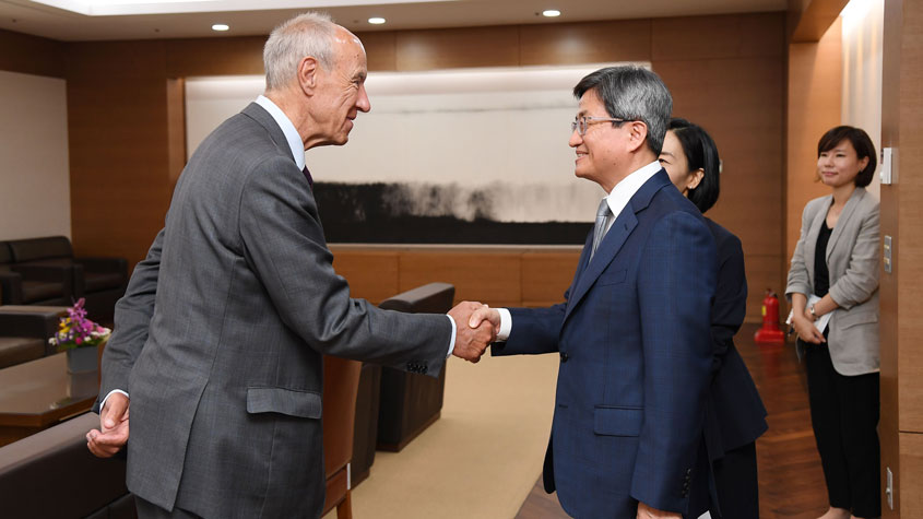 Photo deFrancis Gurry et Kim Myeongsu