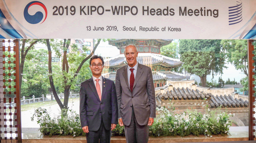 Photo of Francis Gurry and Park Won-joo