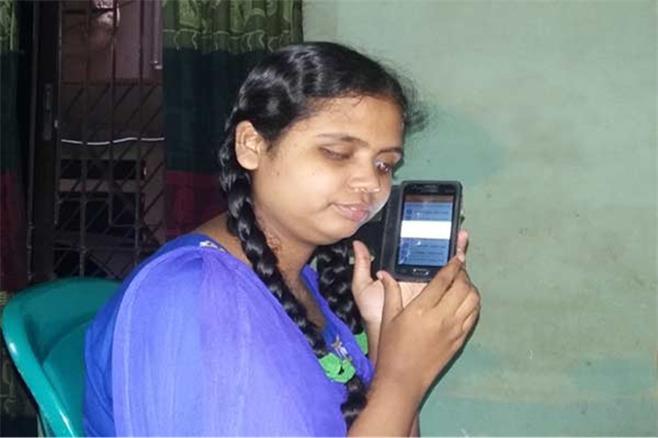 Photo of Tulli listening to her mobile device