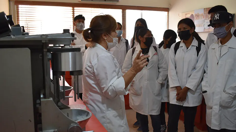 Gabriela in the laboratory with her team