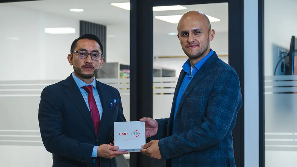 Francisco Revelo, Emptyre’s inventor and Dr. Diaz, Director of ALTAC Ecuador