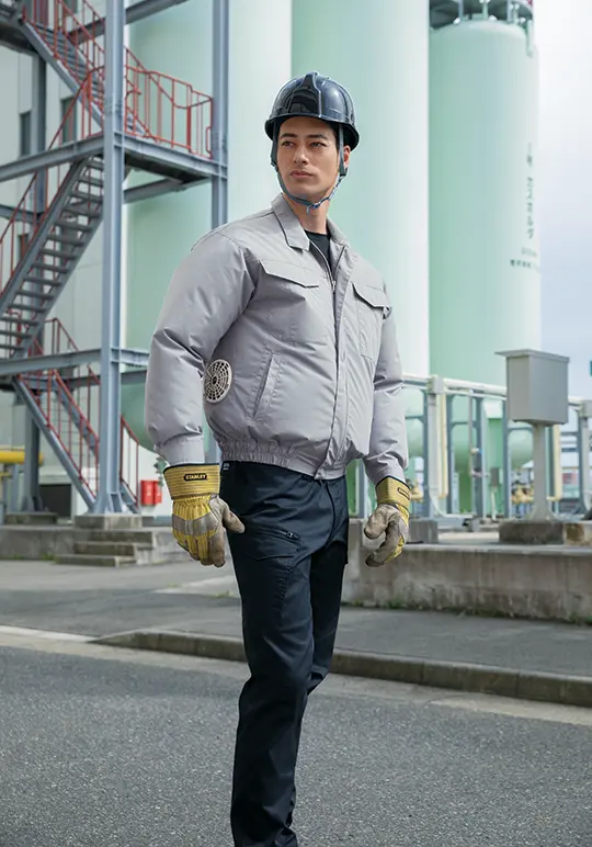 Kuchofuku model wearing the product