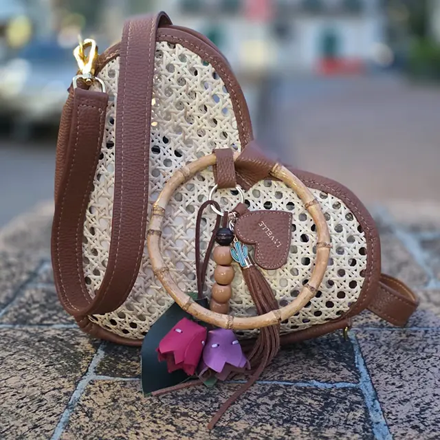 Lyvelle Loretta heart-shaped handbag