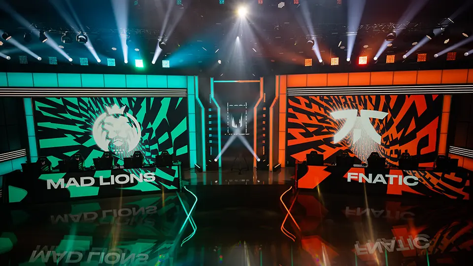 Esport competition between Mad Lions and Fnatic