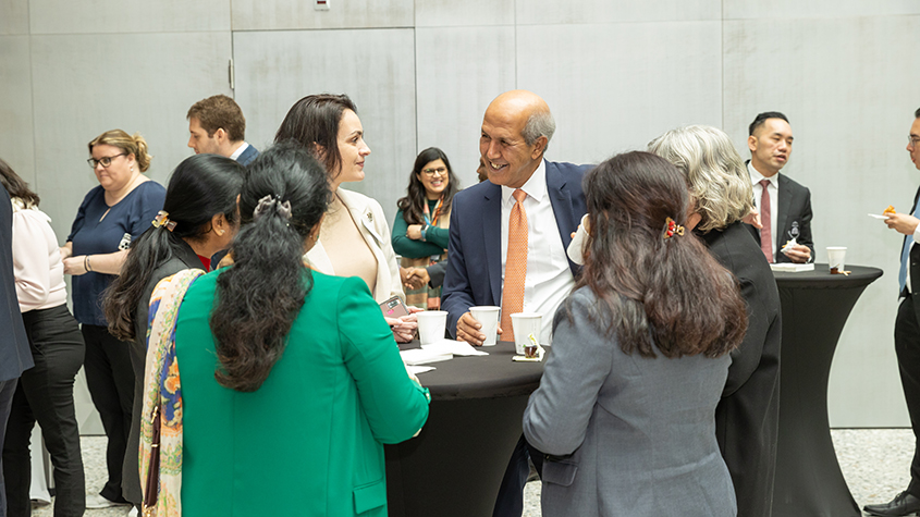 مجموعة المشاركين في المناقشات