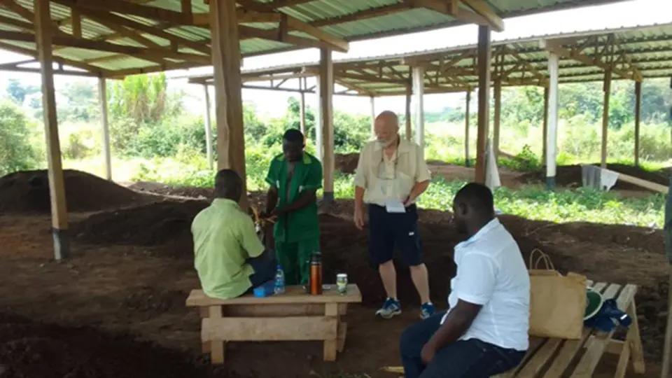 Biomassivoire staff members create organic fertilizer