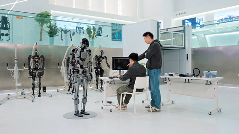 Fourier’s team working on humanoid robots