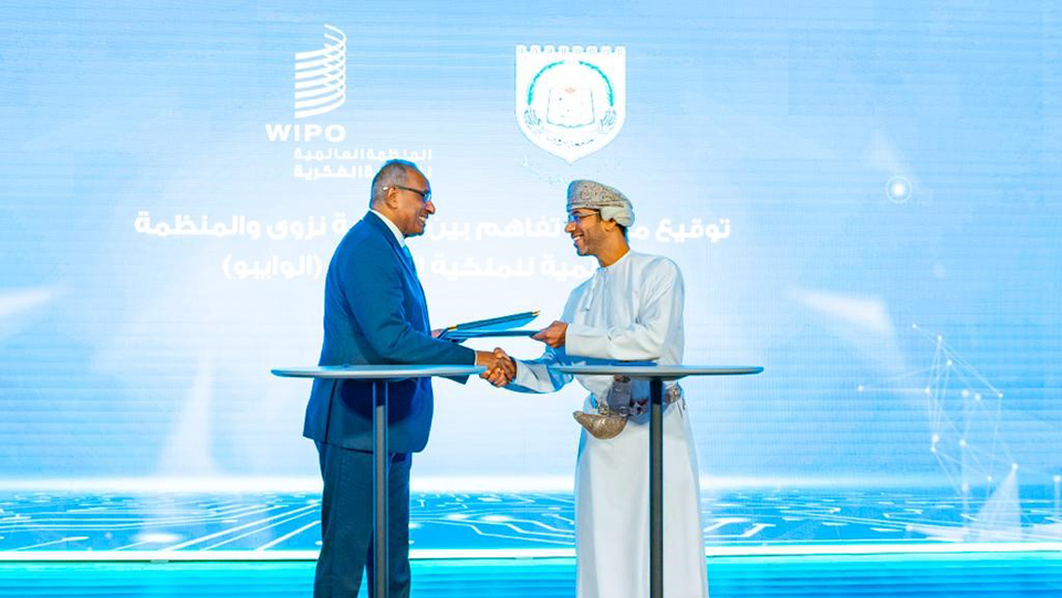 Mr. Sherif Saadallah, Executive Director of the WIPO Academy, signed an agreement with Dr. Salem Al Abri, Dean of the Department of Business Management