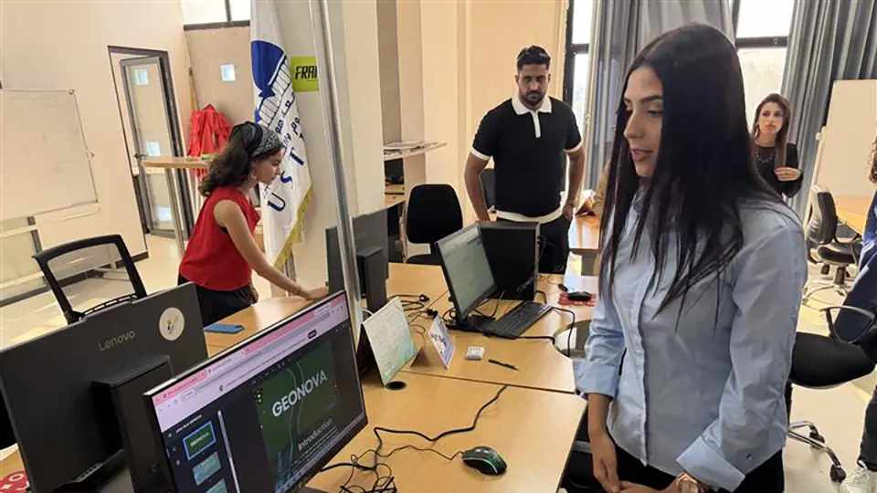 Visit to the university incubator, where students presented their ideas
