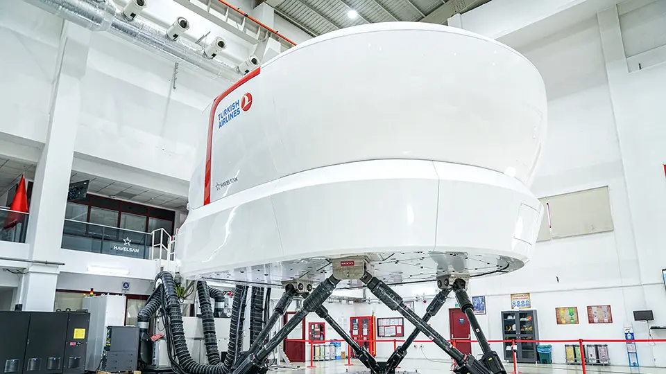 Visit of the HAVELSAN headquarters, where their prototypes are exhibited. Photo of one of their products, a flight simulator, used in defense technology. 