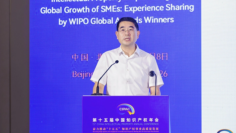 Mr. Feng Xu, Deputy Director of the China Center for Promotion of SME Development speaking on stage