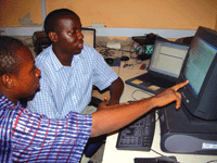 El pensamiento creador y la capacidad de encontrar soluciones permiten al equipo de theSOFTtribe vencer las dificultades. (Fotografía cedida por BusyInternet)