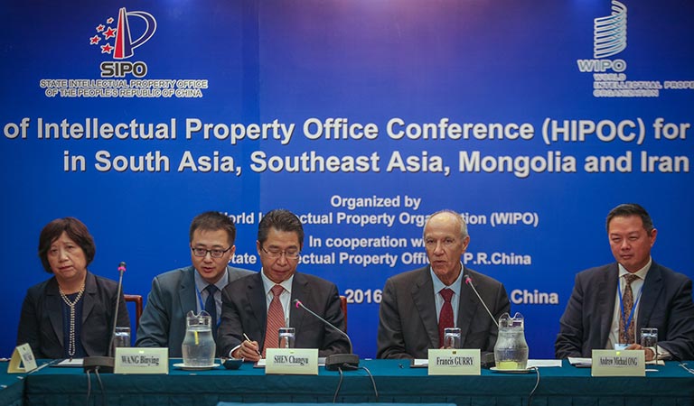 WIPO Director General Francis Gurry opening the annual meeting of Heads of Intellectual Property Office Conference (HIPOC). Commissioner Shen Changyu (center) of the State Intellectual Property Office (SIPO) of the People’s Republic of China also spoke at the opening session.