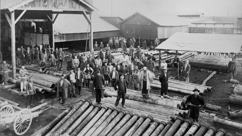 صورة للقوى العاملة في شركة كوبوتا في عام 1890 تقريباً