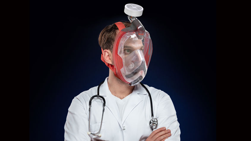 Photo of a medical worker wearing the adapted version of Unica.