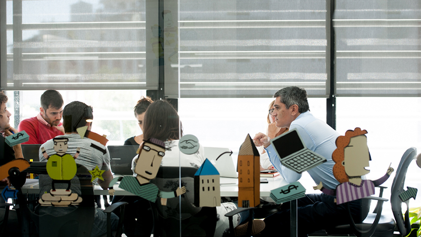 Afluenta’s team meeting in company’s office