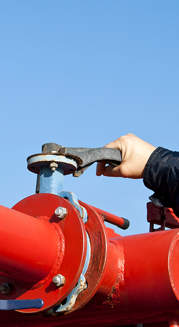 Closing or opening the valve