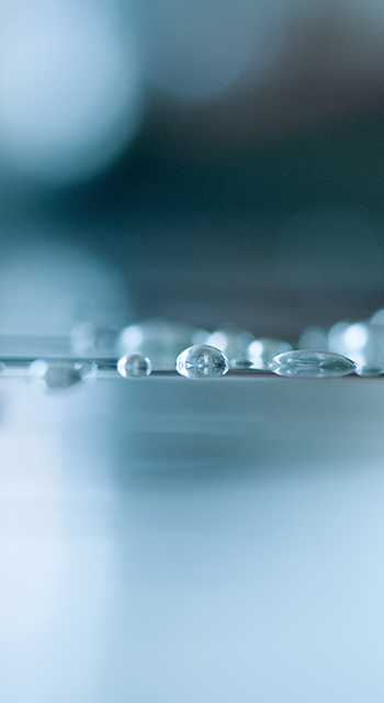Drops of water, selective focus