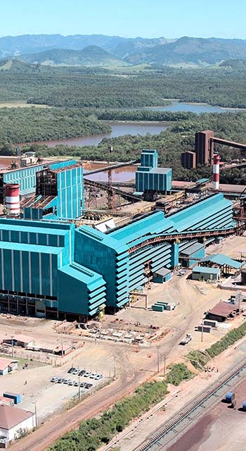 Aerial view of iron ore processing plant in final phase of construction and assembly work, on the coast of Espírito Santo, near the port of export of finished products.