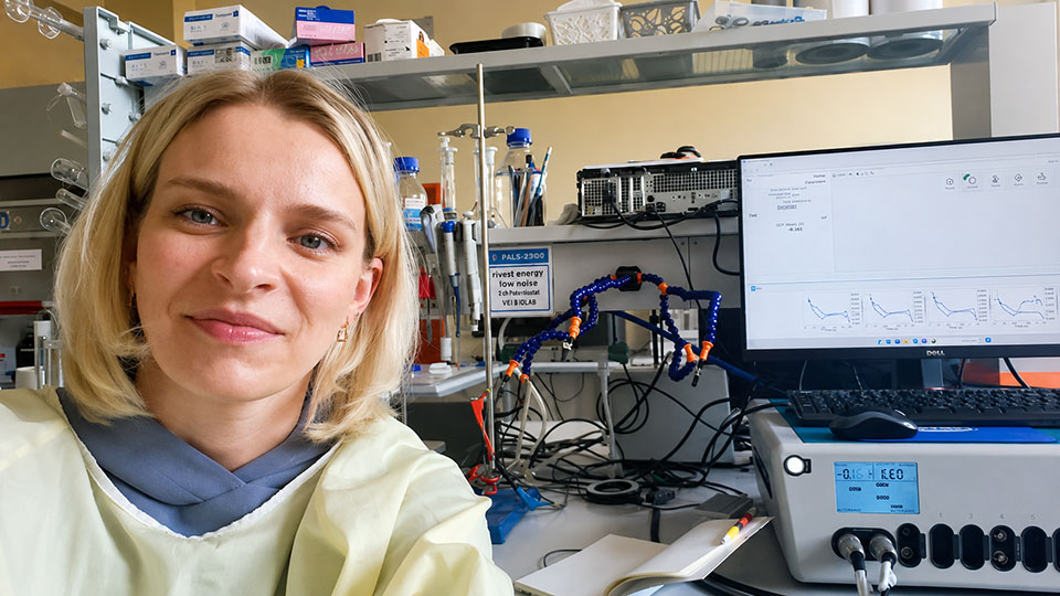 Kotryna Gasiulytė, co-founder and Chief Technology Officer of Misslaboratory analyzing biosensor results.