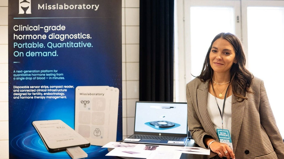 Elvina Juršėnaitė, CEO and co-founder, presents Misslaboratory’s portable hormone-monitoring platform at a startup event.